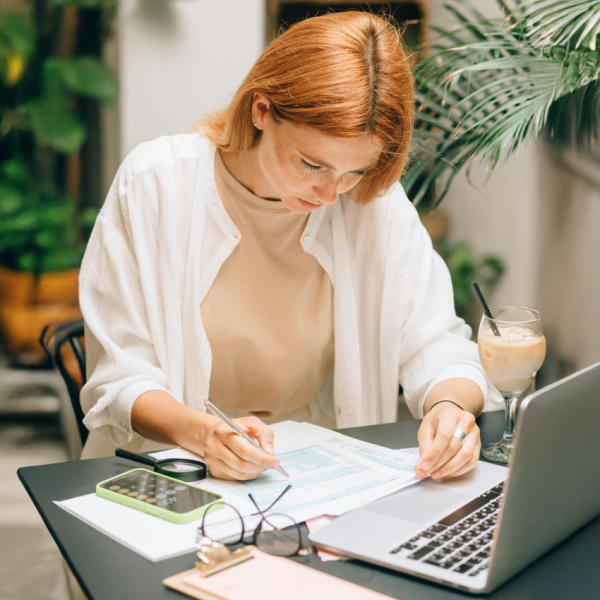4-Steps-to-Sticking-to-a-Monthly-Budget-1280x850